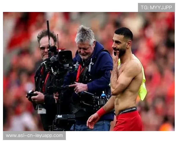 利物浦萨拉赫神级破门：绕过防守者后劲射洞穿球网